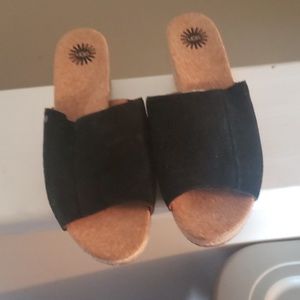 Never worn! UGG SIZE 10 SLIDE